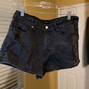 NWT forever 21 Distressed denim shorts sz 29